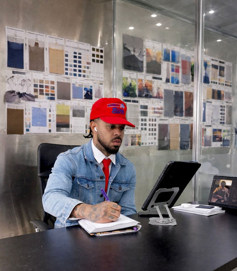 Guga Veríssimo no atelier