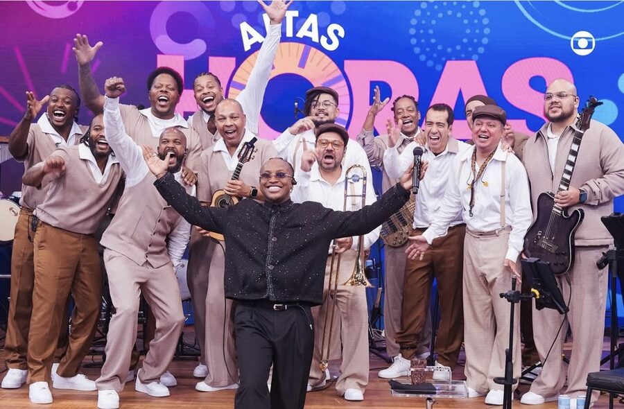 Thiaguinho e Banda do Poder no Altas Horas